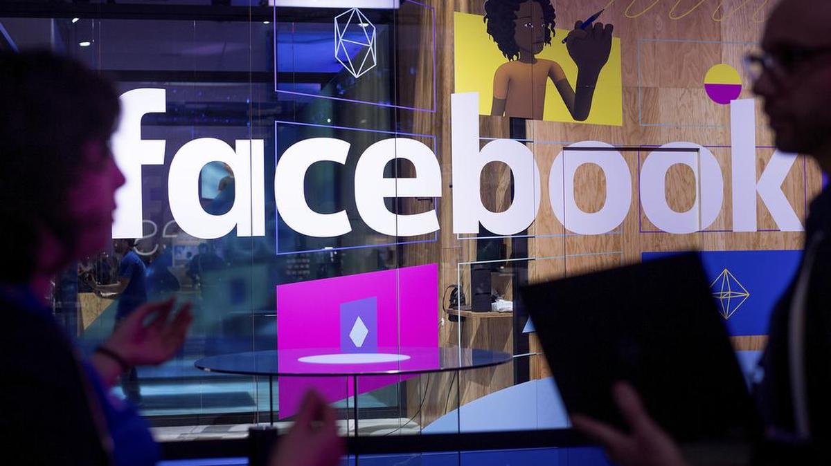 Para muchos, la plataforma Facebook y otros medios sociales se han convertido en un medio de exhibición de su vida.