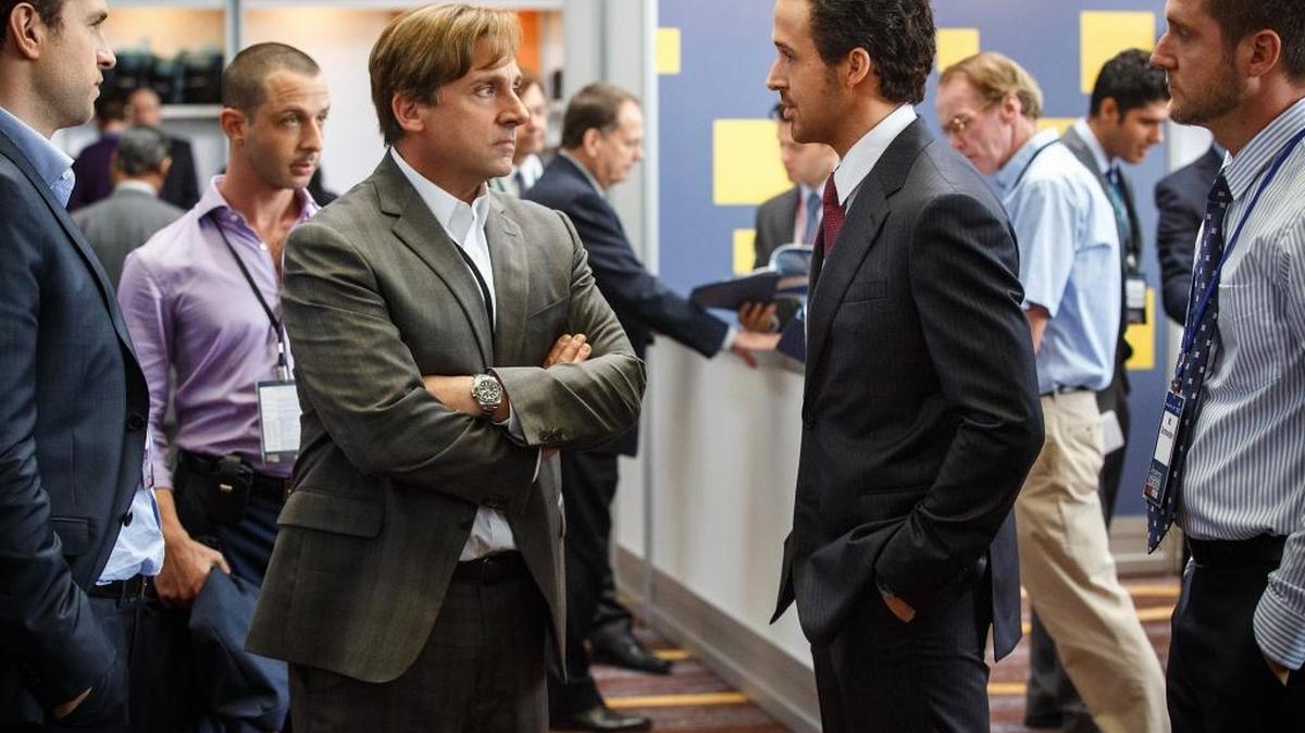 De izq. a der.: Rafe Spall, Jeremy Strong, Steve Carell, Ryan Gosling y Jeffry Griffin en el filme ‘The Big Short’.