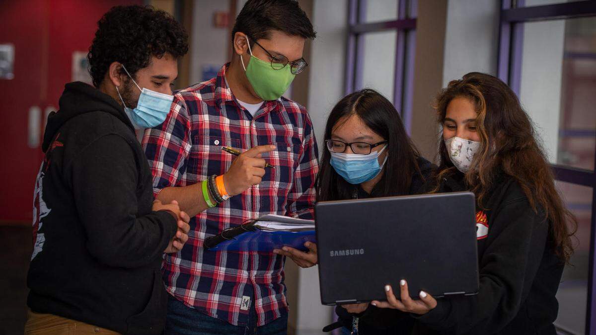 Miami Dade College ofrece en el verano de 2021 cursos para profesiones como seguridad cibernética, programación, análisis de datos e informática. En la foto, estudiantes en el Campus de Homestead durante la segunda semana del Semestre de Primavera, el 14 de enero de 2021.