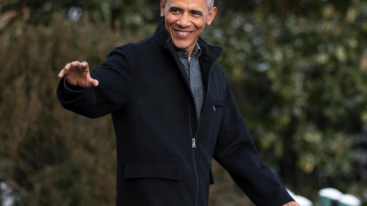 El presidente Barack Obama saluda al salir de la Casa Blanca el 7 de enero.