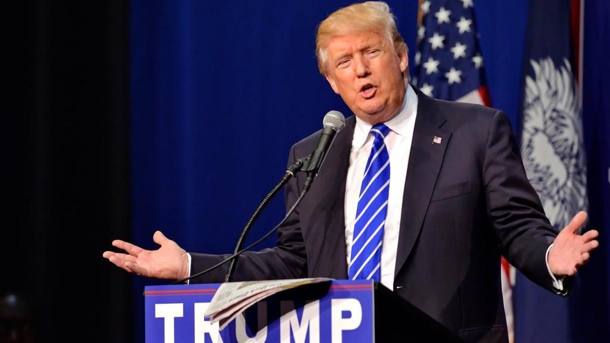 
El candidato republicano Donald Trump habla en un acto de campaña en Greenville, Carolina del Sur, el 27 de agosto.
