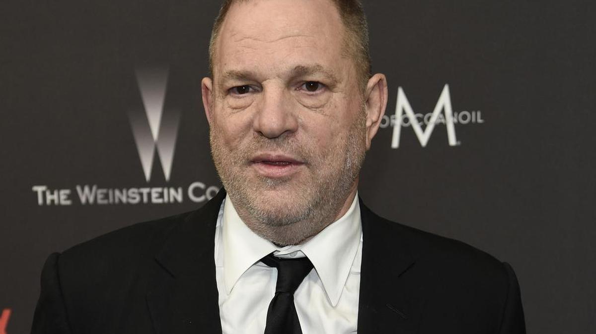 Las denuncias de acoso sexual y violación contra el productor cinematográfico Harvey Weinstein han dado lugar a una avalancha de acusaciones contra hombres en puestos de poder.