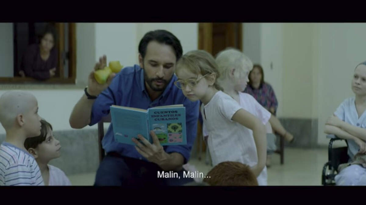 El actor brasileño Rodrigo Santoro en una escena de “Un traductor”, un filme cubano de los hermanos Sebastián y Rodrigo Barriuso.