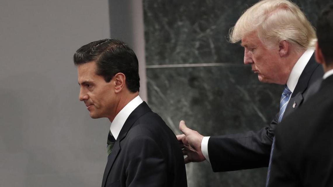 El presidente mexicano Enrique Peña Nieto (izq.) y el entonces aspirante a la presidencia de EEUU, Donald Trump, se reúnen en agosto del 2016 en México.