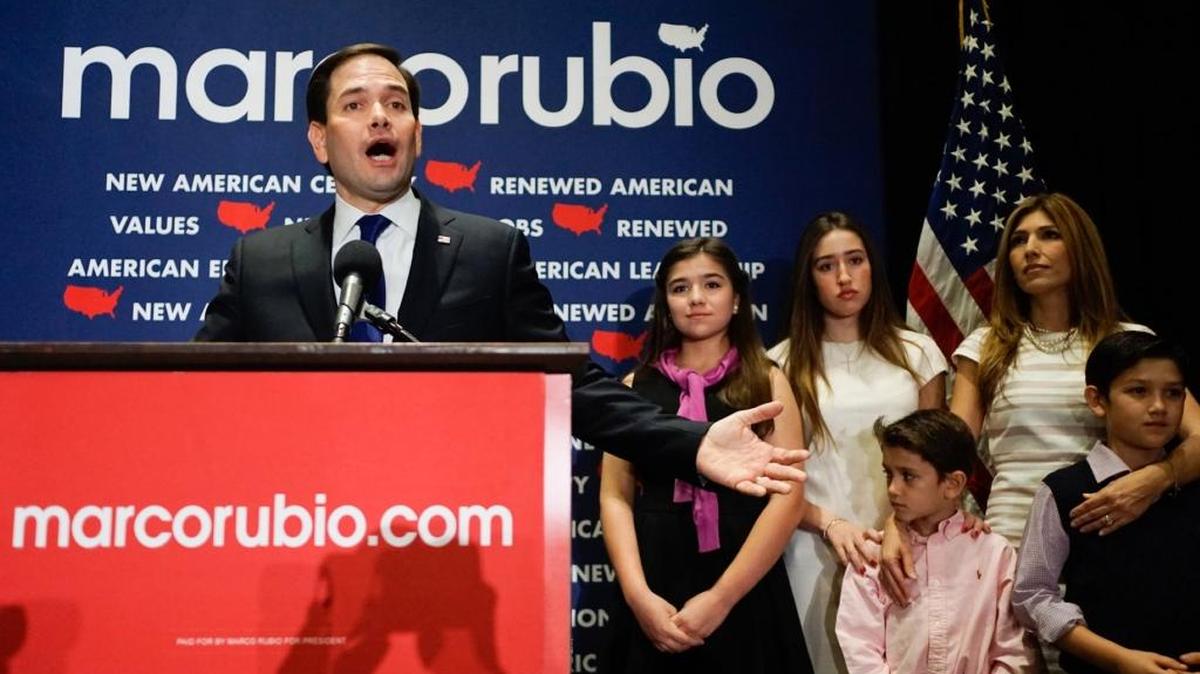 El senador republicano Marco Rubio habla con sus partidarios el martes pasado en Miami. Rubio suspendió su campaña a la presidencia tras su derrota en la Florida.