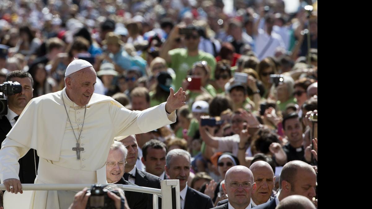 
El Papa Francisco llega a la audiencia general en la plaza de San Pedro, el miércoles pasado. El Pontífice ha pedido medidas urgentes para combatir el cambio climático.
