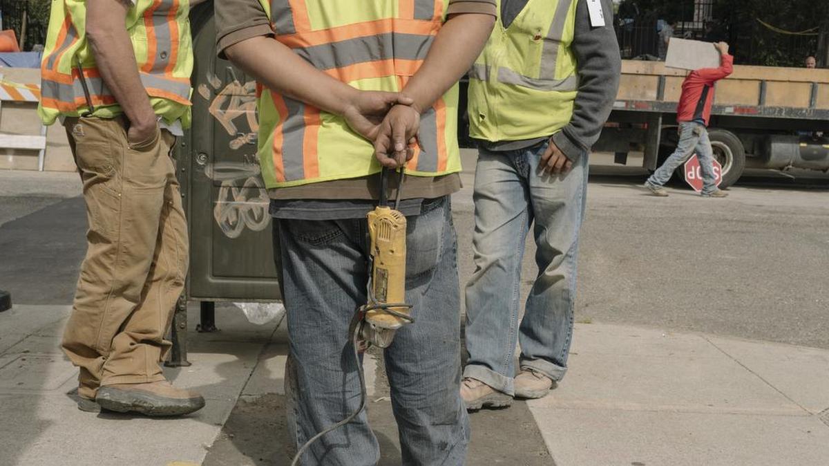 La economía de Estados Unidos depende de los trabajadores indocumentados, al punto que ellos ocupan muchos empleos en las áreas de agricultura, construcción y cuidado infantil.