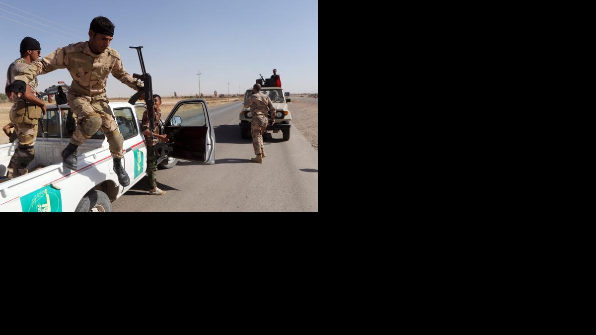 
Integrantes de una milicia chiita iraquí llegan a un retén en el norte de Irak, el pasado 9 de septiembre, para hacer frente al Estado Islámico.
