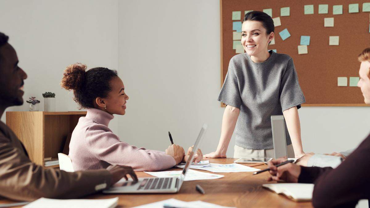 Las oportunidades para emprender sí existen. Muchas veces, lo que nos llena de pensamientos limitantes y no nos deja actuar, no son las circunstancias, sino el miedo.