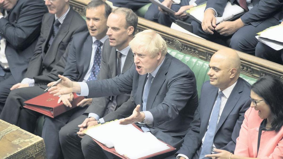 El primer ministro británico Boris Johnson responde preguntas el miércoles en la Cámara de los Comunes.
