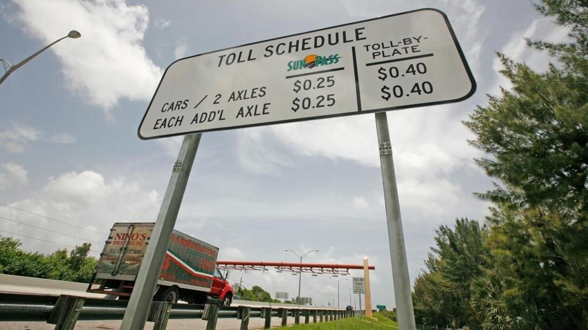 A view from the Snapper Creek Expressway, one of five toll roads run by the Miami-Dade Expressway Authority. The MDX board met on Tuesday, Aug. 20, 2019, for the first time after a judge struck down a state law abolishing the agency in favor of a new one.