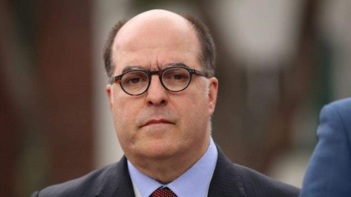Julio Borges es un político venezolano, miembro del partido Primero Justicia, y es expresidente de la Asamblea Nacional de Venezuela. Actualmente, cursa el doctorado en Filosofía en la Universidad Santo Tomás en Colombia.