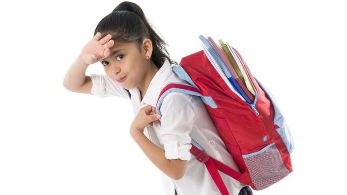 Los expertos critican la sobrecarga en las mochilas de los escolares. Y la solución no son las mochilas de ruedas.
