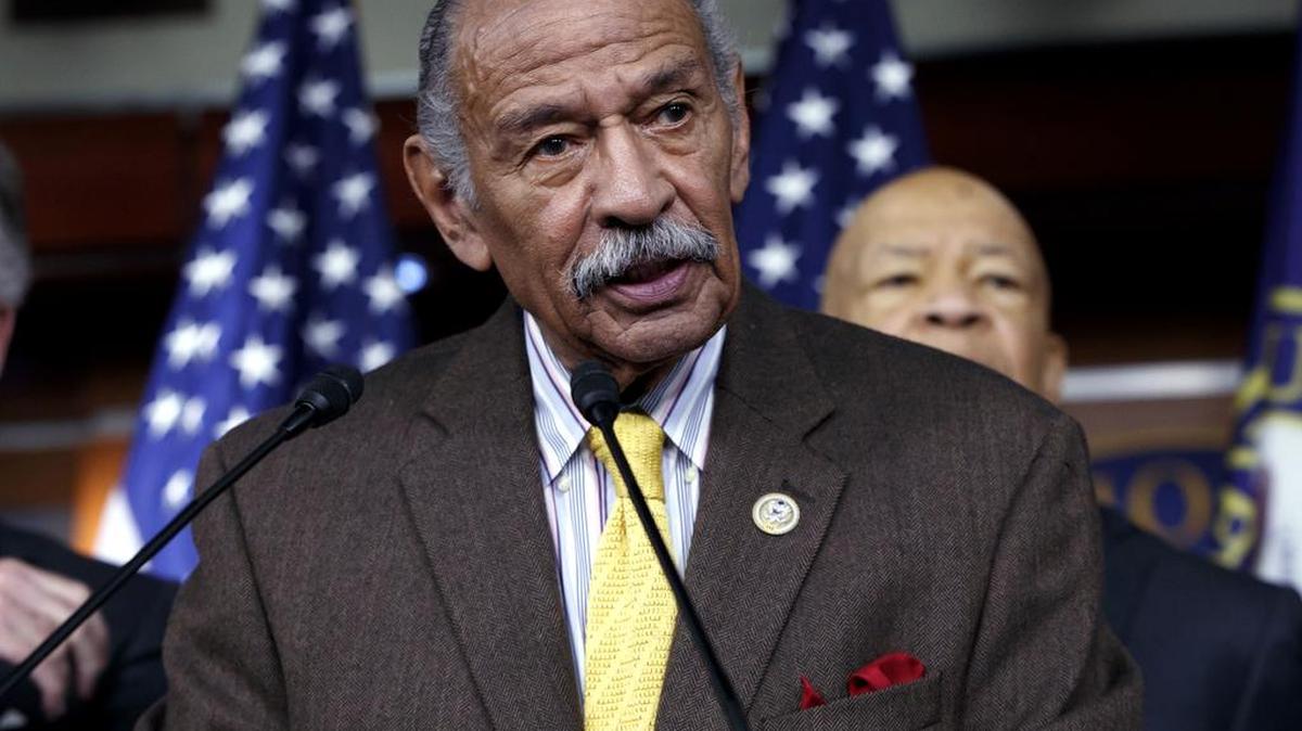 El representante John Conyers, demócrata por Michigan, ha sido acusado de acoso sexual.
