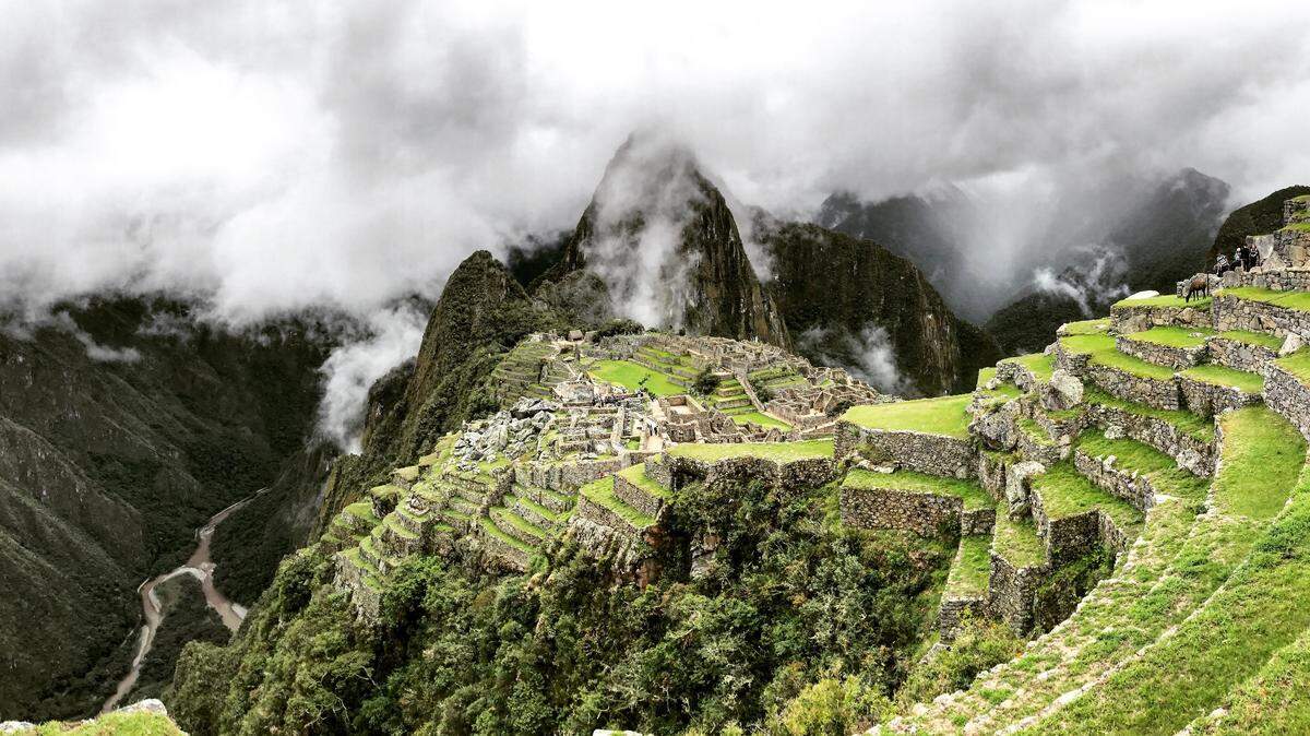Vista de Machu Picchu, histórica ciudad inca en Perú.