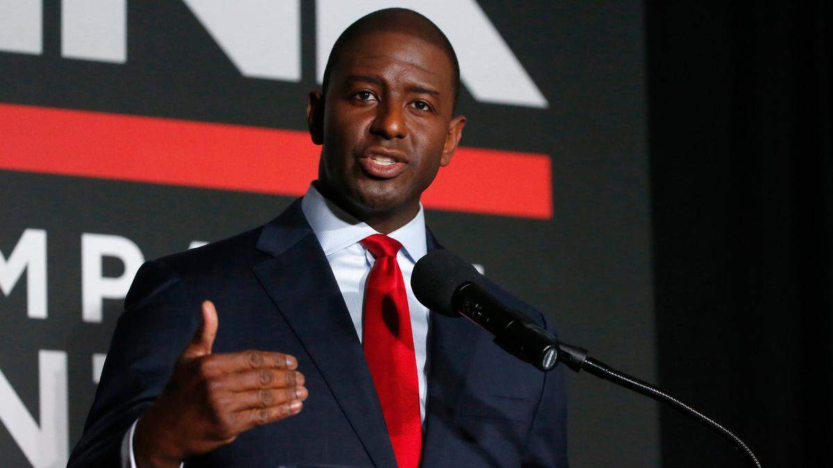  Andrew Gillum participa en un debate el 18 de julio en Fort Myers, Florida.