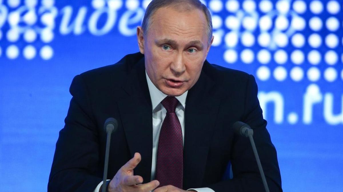 El presidente ruso Vladimir Putin en la conferencia de prensa para balance del año en el Moscow's World Trade Centre, el 23 de diciembre. Hackers rusos han sido señalados como responsables de inferir en las pasada elecciones presidenciales.