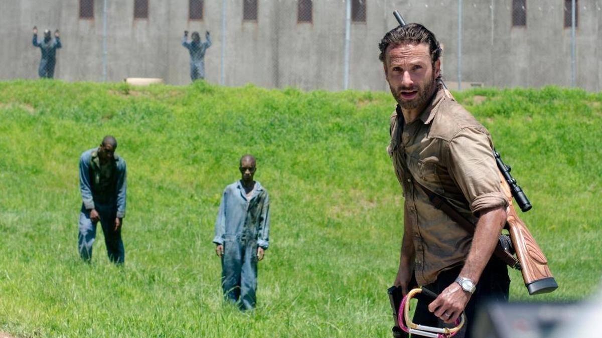 El actor Andrew Lincoln interpreta a Rick Grimes en la serie de zombies “The Walking Dead”.