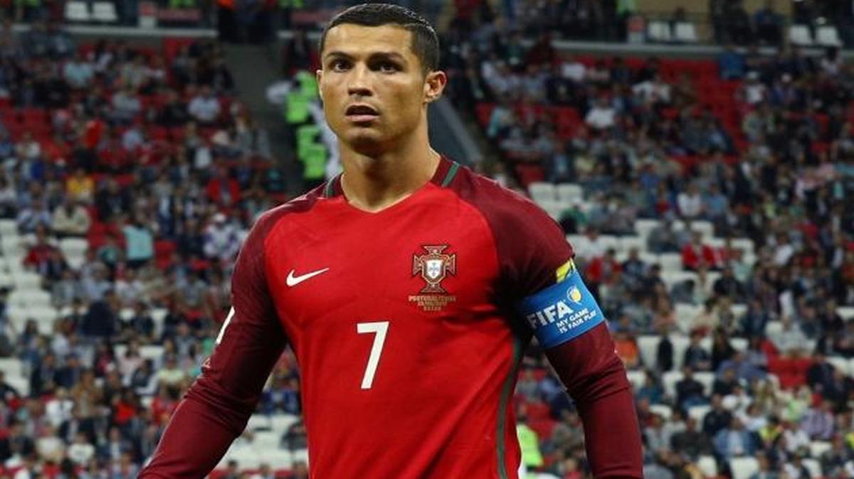 El futbolista Cristiano Ronaldo en un juego en la Arena de Kazan, Rusia, el 28 de junio. 