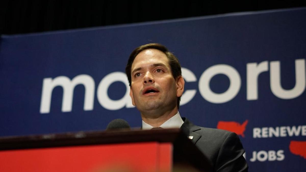 El senador Marco Rubio durante el anuncio de que suspendía su campaña como precandidato republicano, después de perder las primarias de Florida, el 15 de marzo.