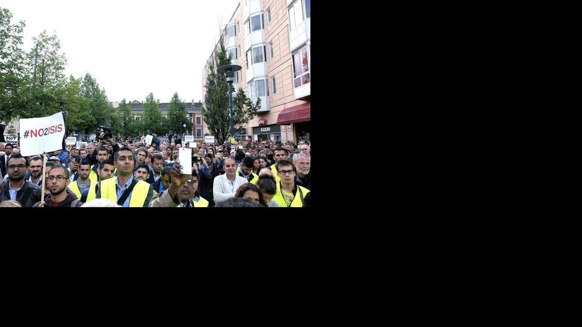 
Unas cinco mil personas protestan contra el Ejército Islámico en las calles de Oslo, el 25 de agosto. La organización terrorista asesinó recientemente a dos periodistas norteamericanos.
