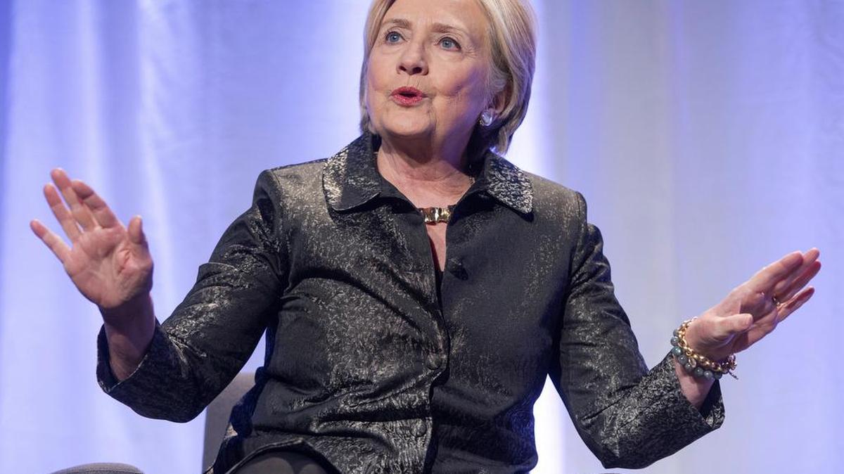 La ex aspirante presidencial y ex secretaria de Estado Hillary Clinton promueve su nuevo libro, “What Happened” (¿Qué pasó?), el 23 de octubre en Montreal.