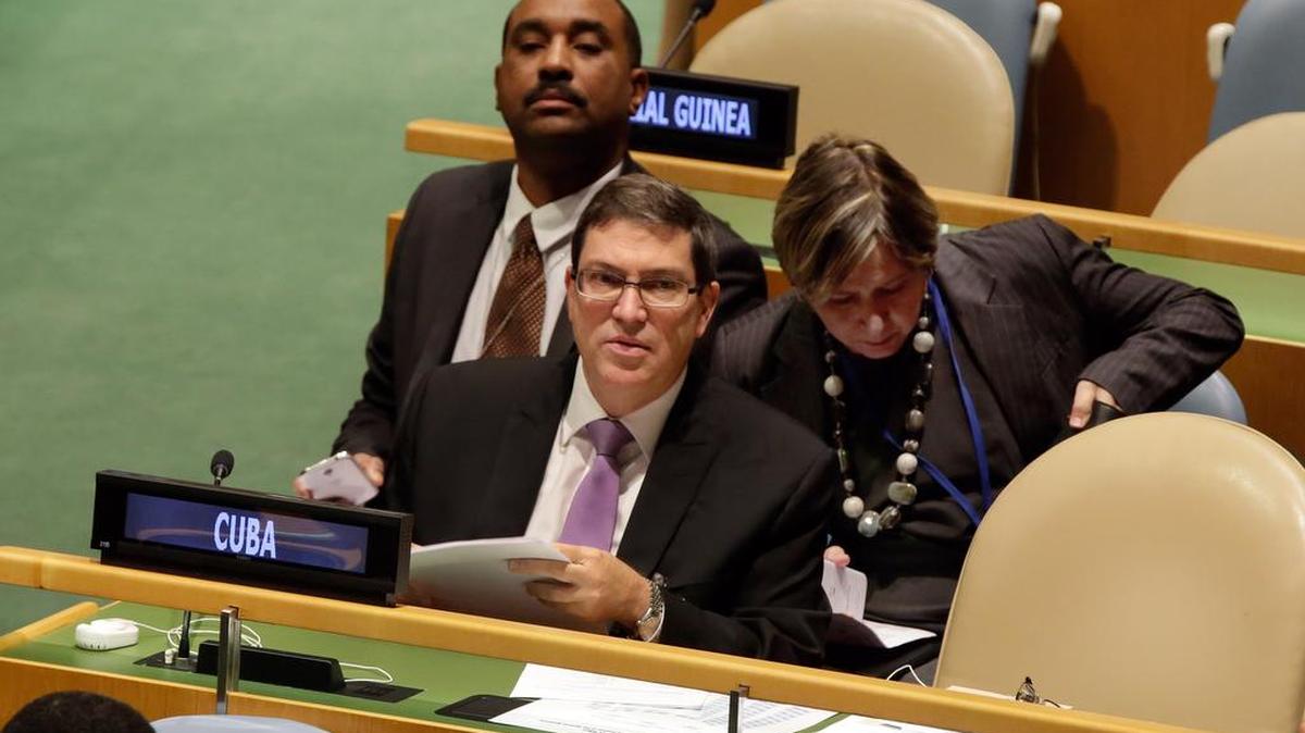 El canciller cubano Bruno Rodríguez ha alegado que su país no ha sido usado para planificar ataques terroristas, cuando le preguntaron por el ataque terrorista perpetrado por el ELN en Bogotá. En la foto, Rodríguez durante la Asamblea General de las Naciones Unidas, el 27 de octubre de 2015.