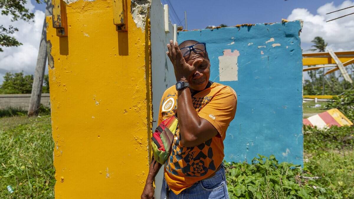 El huracán María destruyó el puesto de comida de José Luis Aponte Cruz, de 52 años, en la comunidad de Punta Santiago en Humanacao, Puerto Rico. Ha pasado un año y no ha podido reconstruir su pequeño negocio.