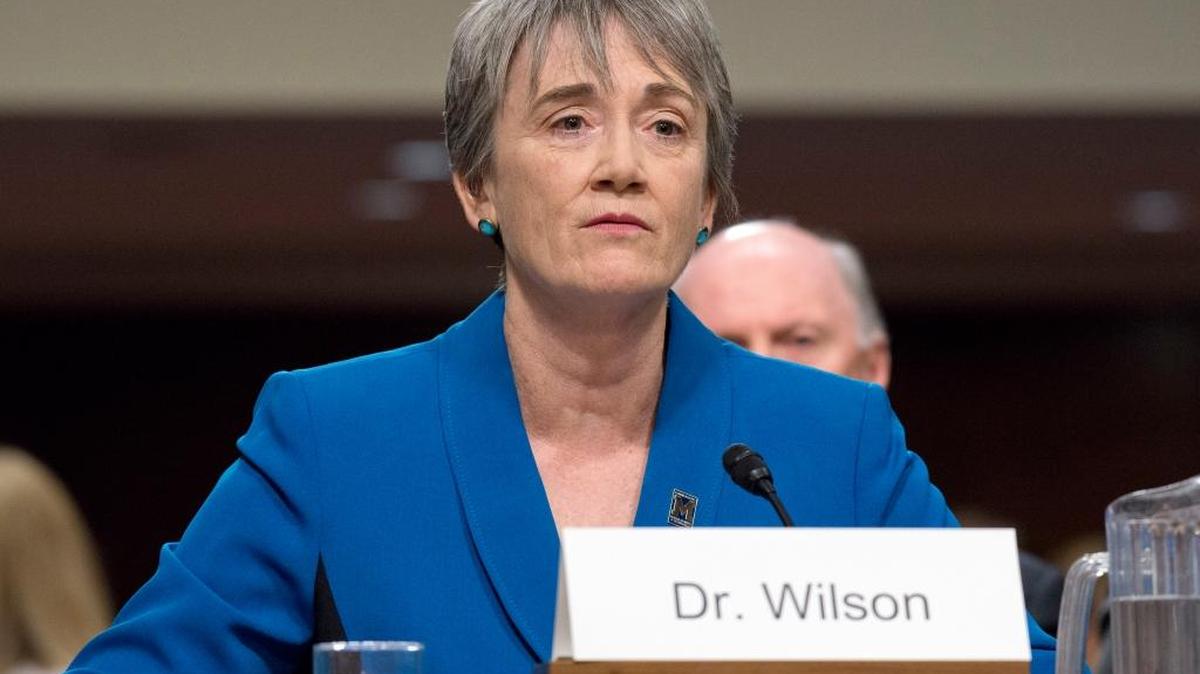 Heather Wilson, secretaria de la Fuerza Aérea, se opone a la creación de una sexta rama militar, los Space Corps.