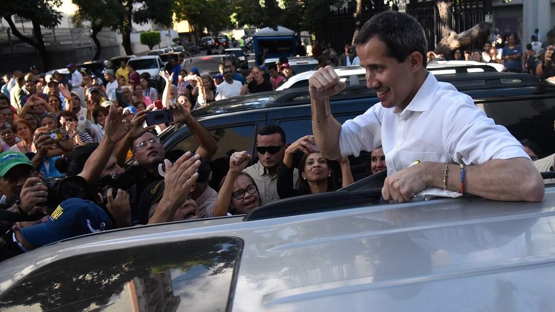 Para lograr la salida de Maduro se requieren medidas más contundentes