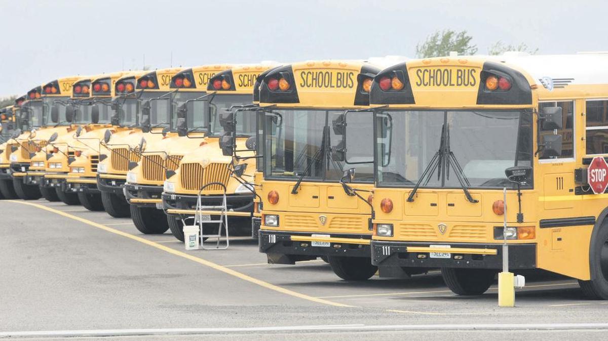 Las Escuelas Públicas de Miami-Dade necesitan contratar choferes de autobuses.