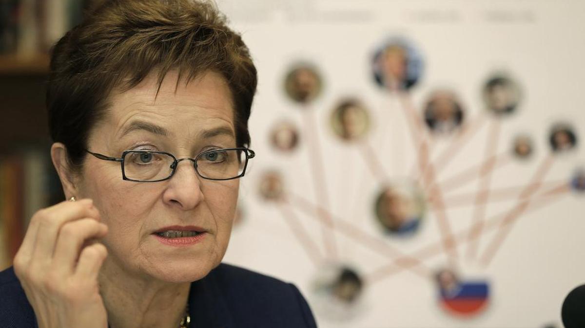La representante Marcy Kaptur, demócrata por Ohio, dijo que la forma de vestirse incidía en el problema del acoso sexual.