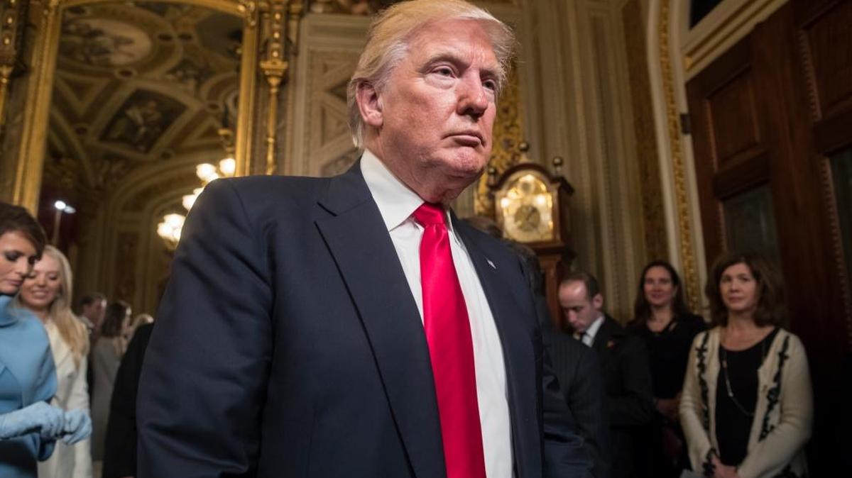 El presidente Donald Trump sale del Salón Presidencial del Senado, el viernes pasado, poco después de asumir su cargo. Trump es el presidente número 45 de Estados Unidos.