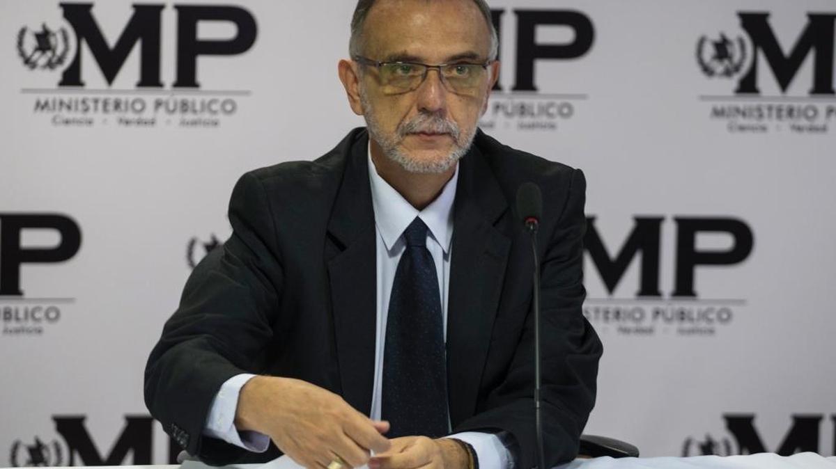 
Iván Velásquez dirige la Comisión Internacional contra la Impunidad en Guatemala (CICIG). En rueda de prensa en la Ciudad de Guatemala, habla sobre la detención de la ex vicepresidenta Roxana Baldetti.

