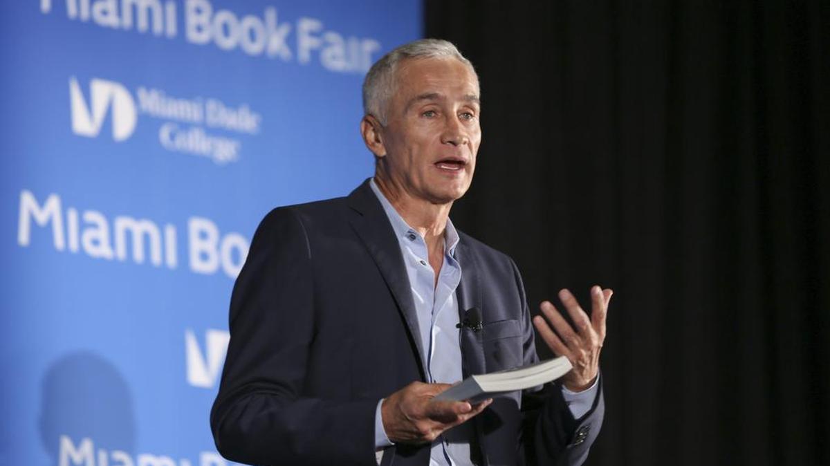 El periodista Jorge Ramos presenta una obra en la Feria del Libro de Miami en noviembre del 2016.