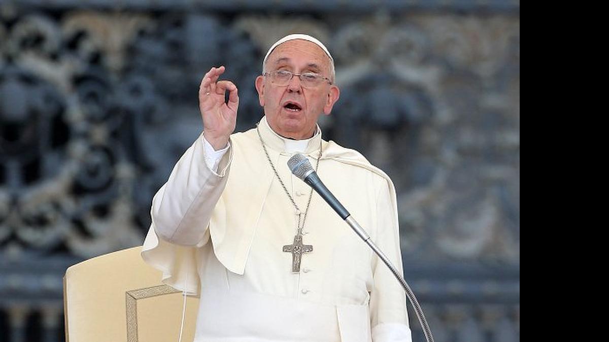 
El papa Francisco invitó a todos a poner más atención en los problemas medioambientales. Su encíclica papal, Laudato Si, habla sobre este problema y el cambio climático. 


