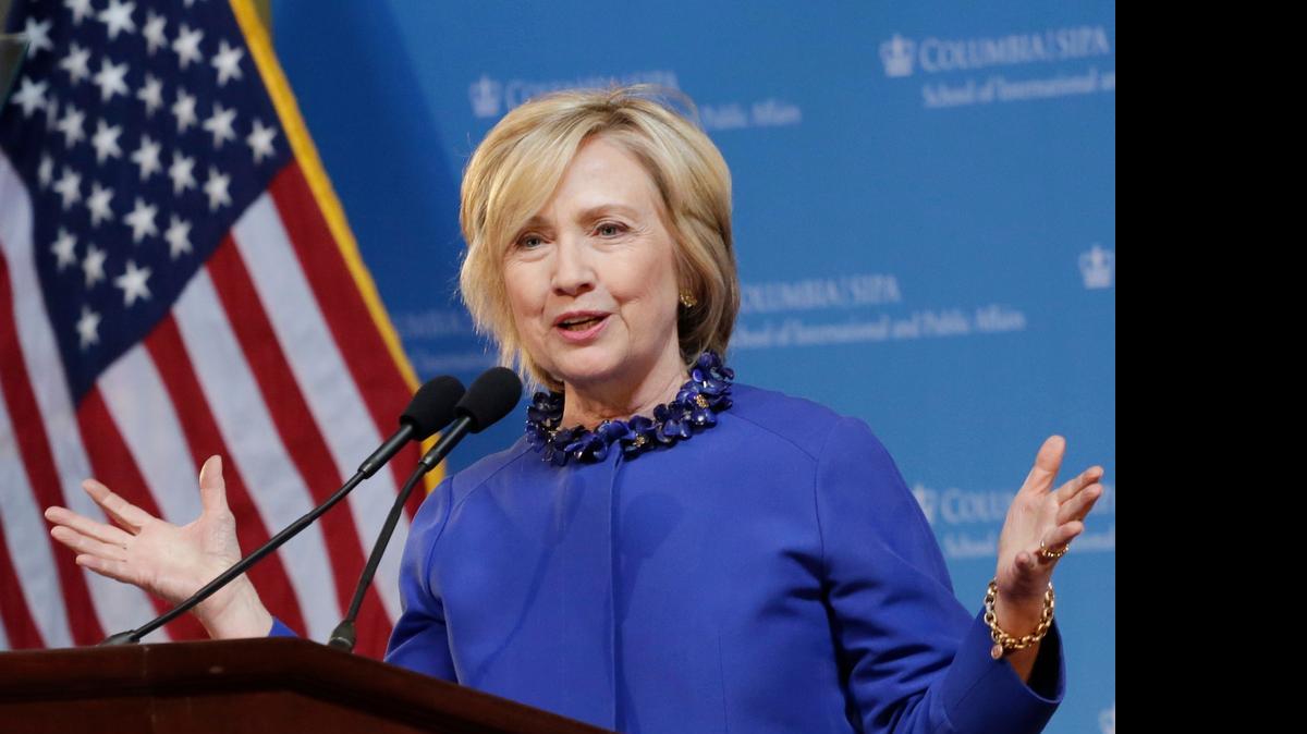 
La aspirante presidencial demócrata y ex secretaria de Estado Hillary Clinton participa en un foro de política pública en Nueva York, el 29 de abril.
