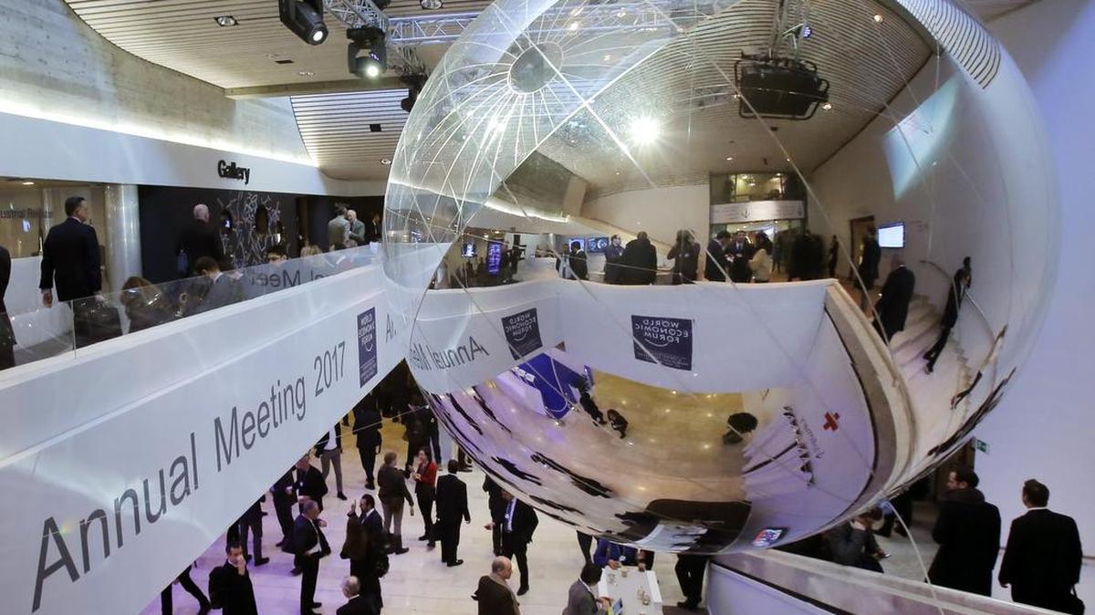Asistentes al Foro Económico Mundial llenan la sede del evento en Davos, Suiza, el 17 de enero.