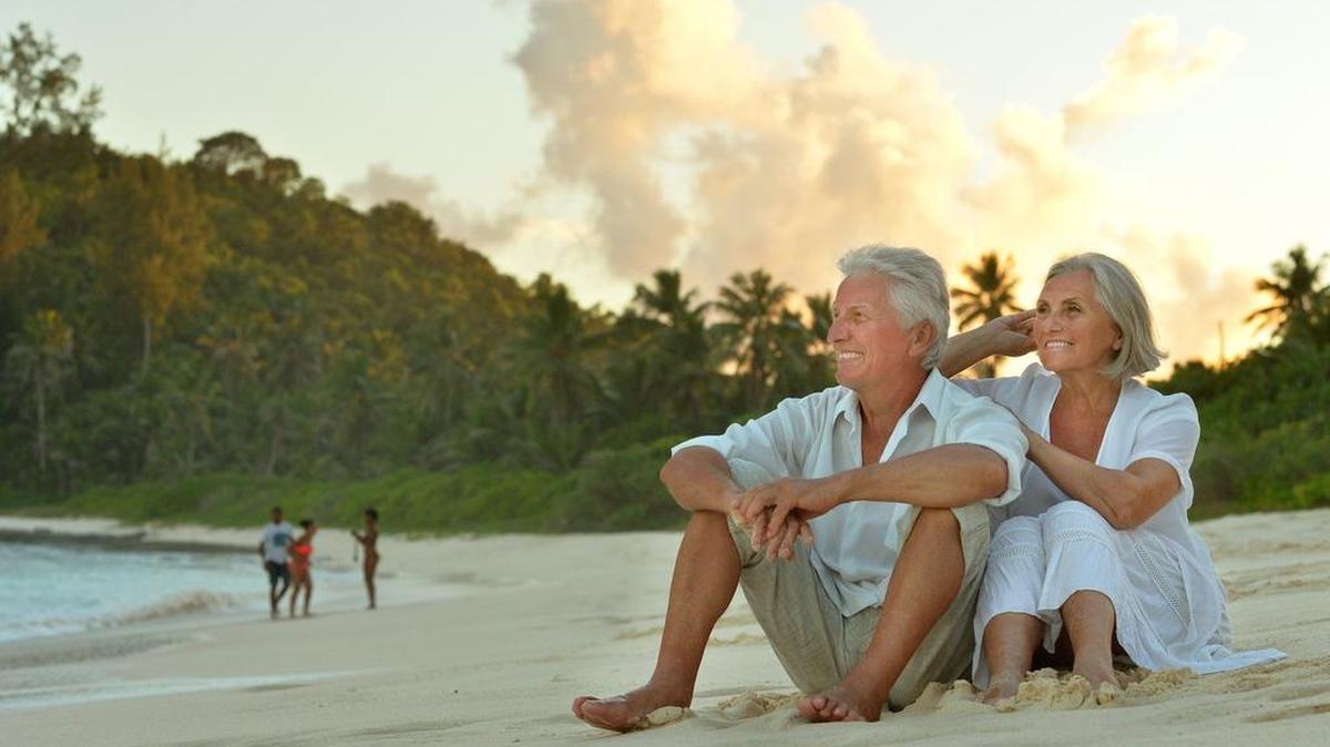 Los hombres que toman más de tres semanas de vacaciones al año viven más que los que toman menos de tres, según un estudio reciente.
