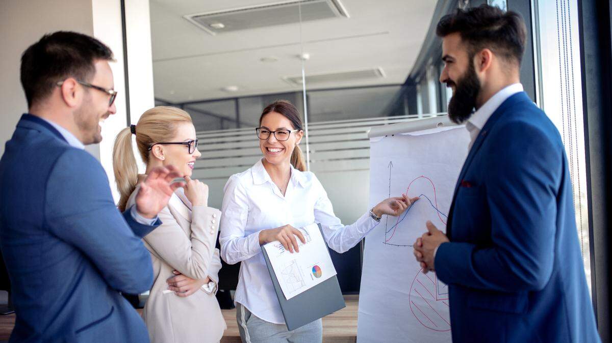 Young attractive businesswoman showing presentation to his colleagues.