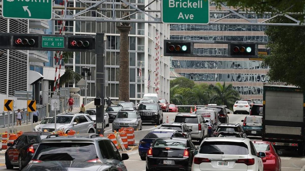 La congestión del tráfico vehicular en Miami se agrava a un nivel frustrante en las horas pico.