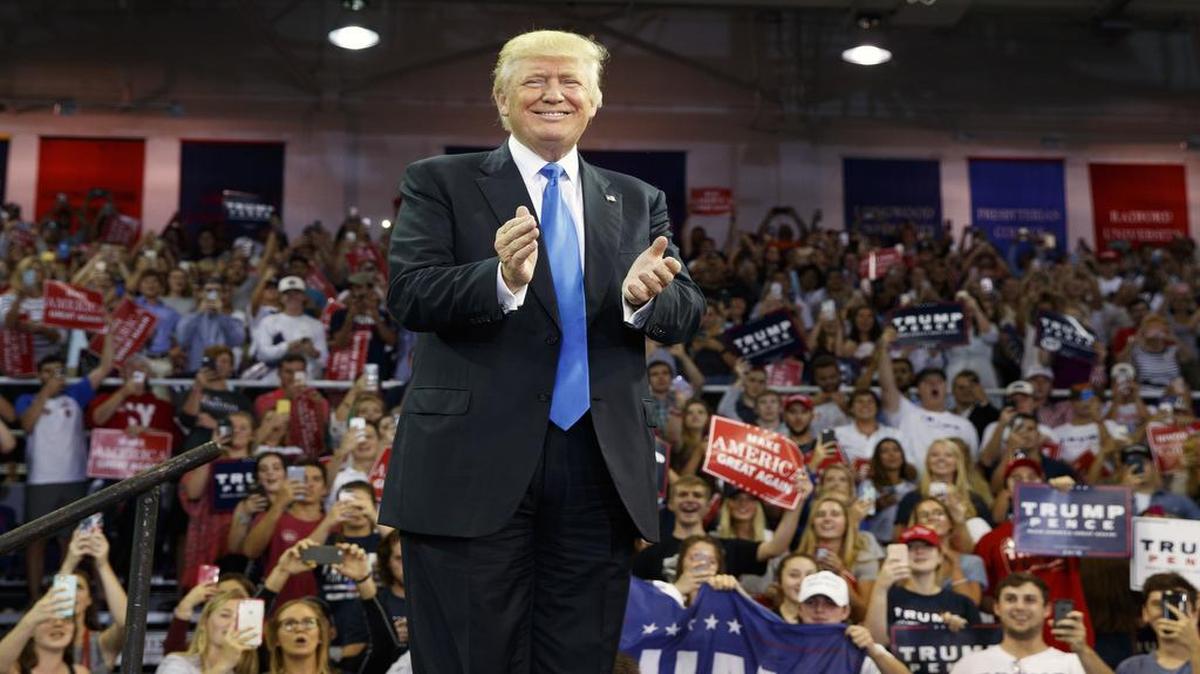 El candidato presidencial republicano Donald Trump llega a un acto de campaña en la Universidad de High Point, en Carolina del Norte, el martes pasado.