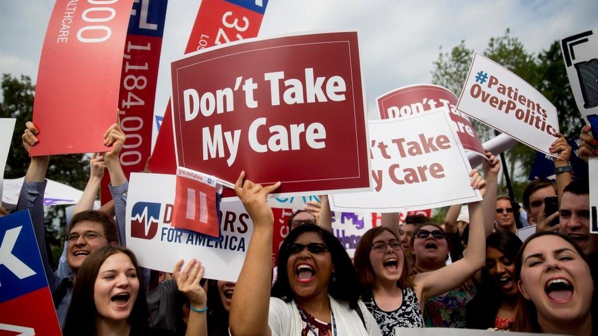 Manifestantes defienden la Ley de Cuidado de la Salud a Bajo Precio, conocida como Obamacare, el pasado junio en Washington.