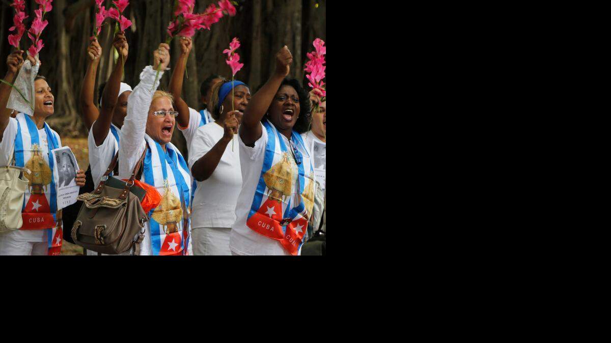 
Integrantes de las Damas de Blanco participan en una manifestación en La Habana el pasado 28 de diciembre.
