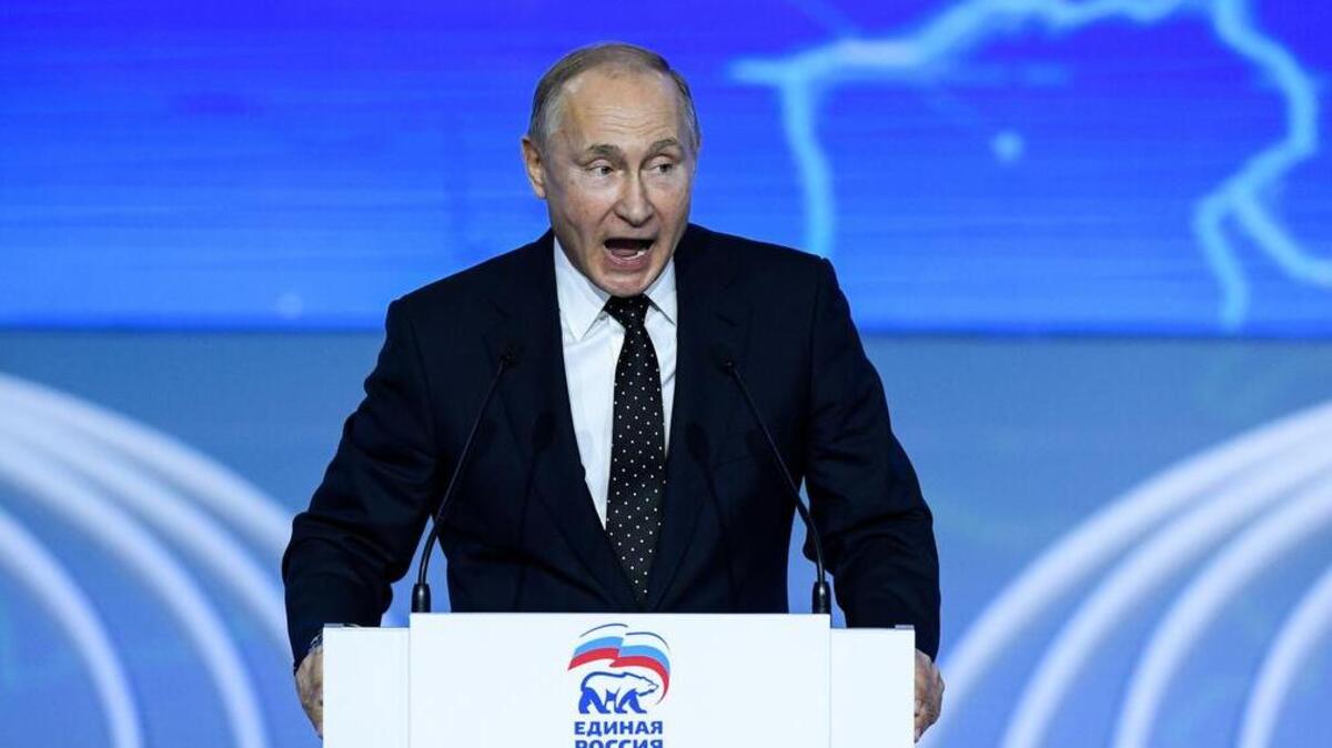 El presidente Vladimir Putin da un discurso durante la convención número 18 del Partido Rusia Unida, el 8 de diciembre en Moscú.
