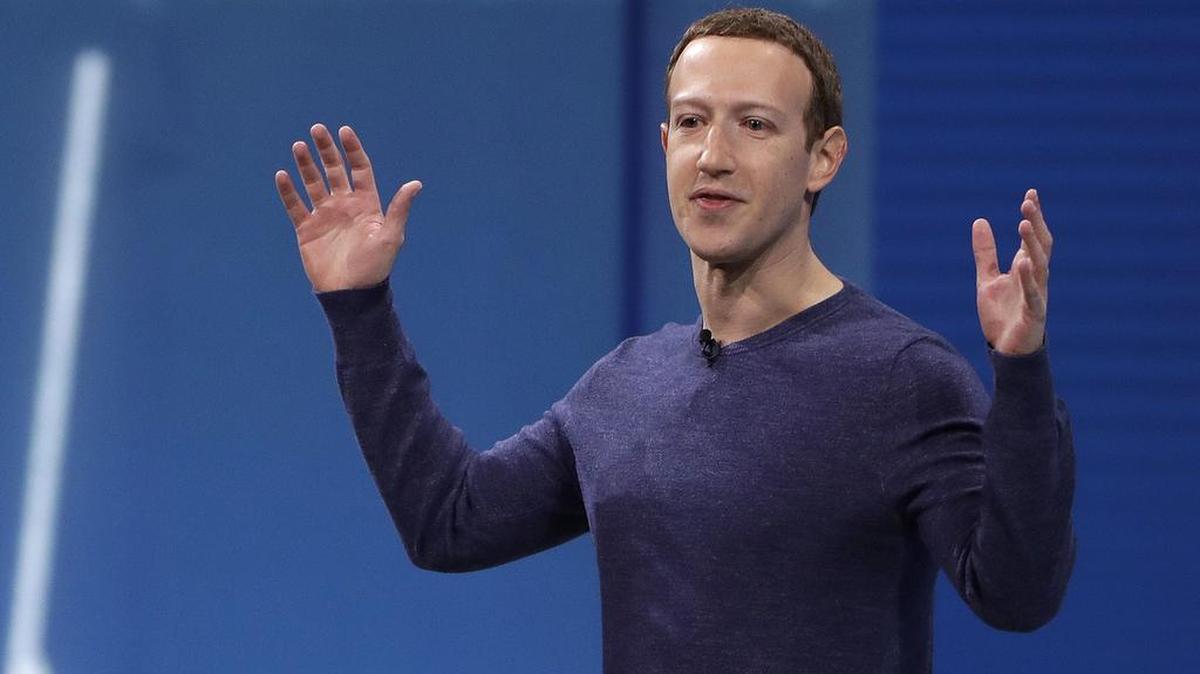 El presidente de Facebook, Mark Zuckerberg, dijo que la negación del Holocausto le parecía “muy ofensiva”, pero no piensa que esos comentarios se deban prohibir en la red social.