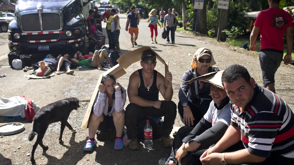 Inmigrantes cubanos exigen entrada en Nicaragua en una protesta realizada en la zona fronteriza de Costa Rica el pasado noviembre.