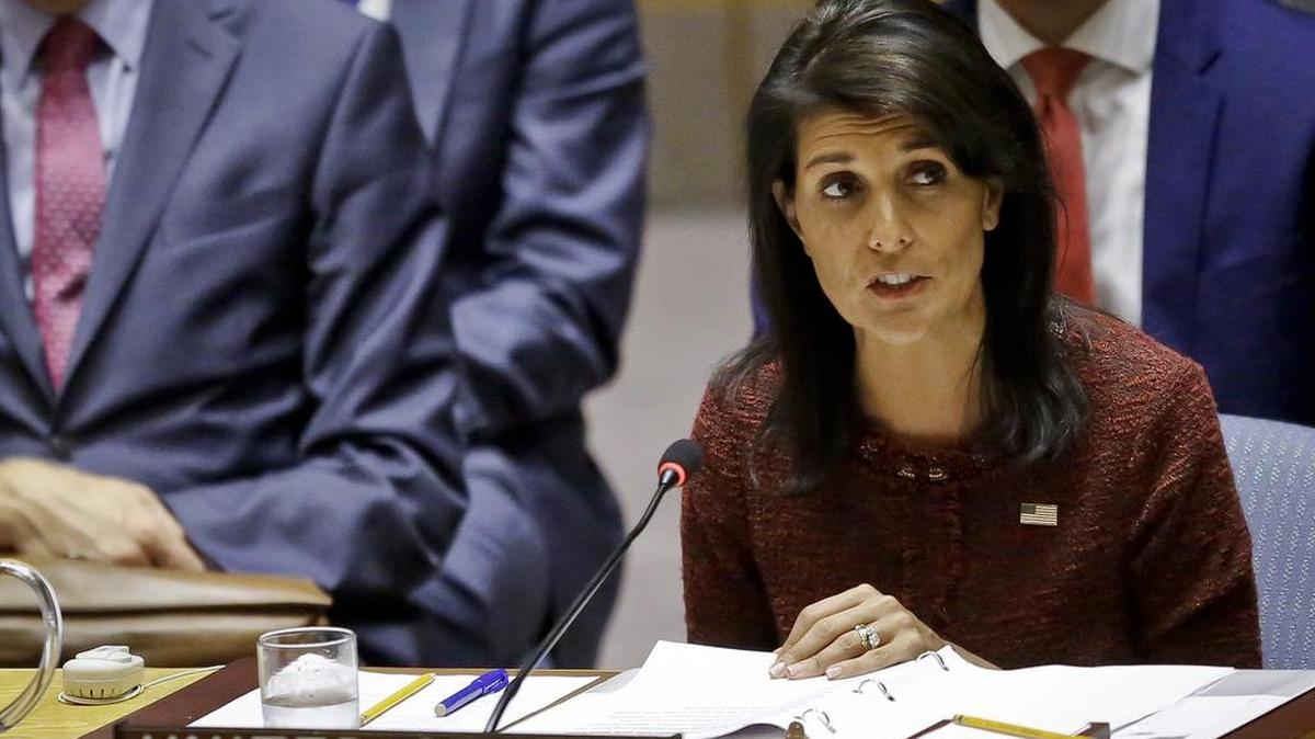 La embajadora de EEUU ante la ONU, Nikki Haley, habla en el organismo mundial a principios de noviembre. EEUU votó en contra de una resolución de la ONU que condena el embargo a Cuba.