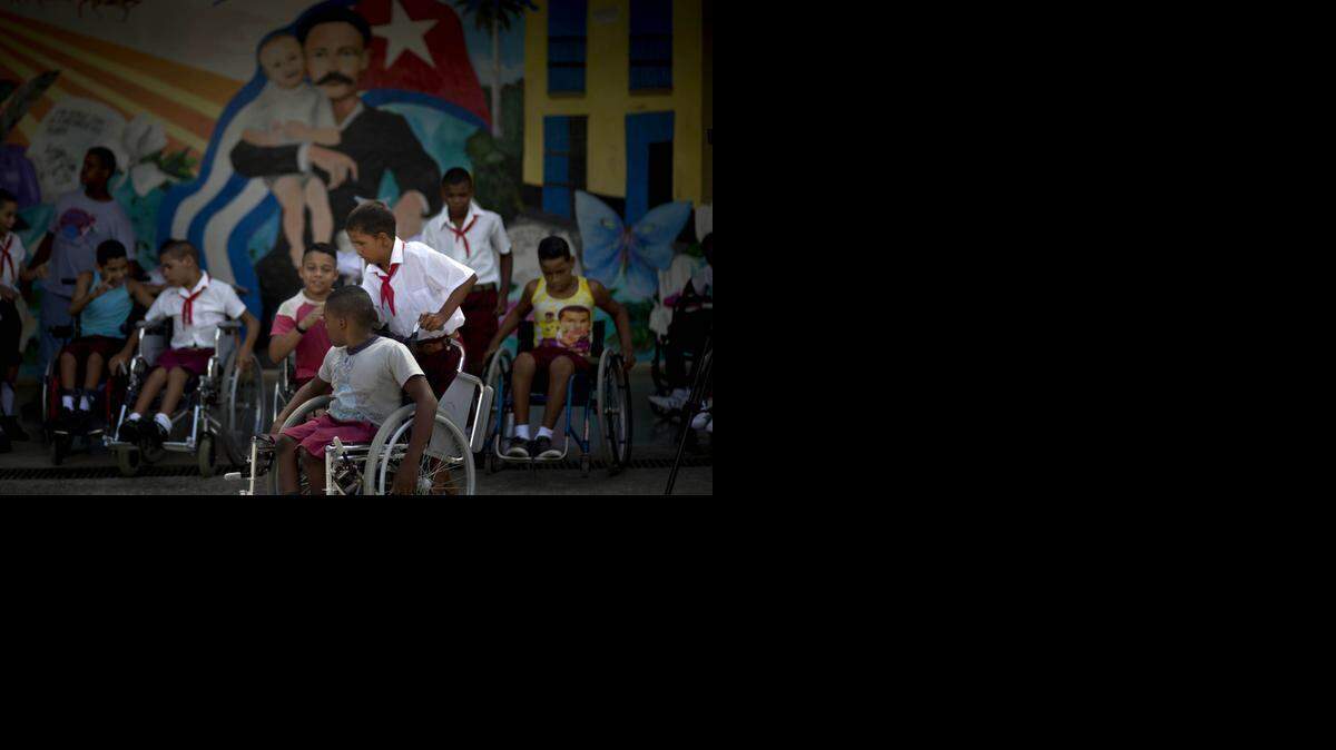 
Un grupo de niños con necesidades especiales en una escuela en La Habana. El gobierno cubano dice que las restricciones impuestas por el embargo les impiden integrar mejor a los menores a la vida social y de trabajo.


