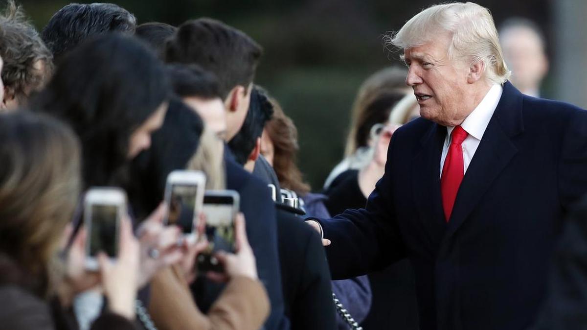 El presidente Donald Trump causó una polémica al pronunciar presuntamente comentarios ofensivos contra El Salvador, Haití y varios países africanos.